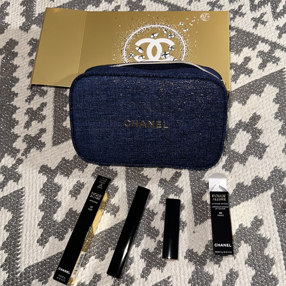 Host pick Chanel Absolute Allure Make Up Set Christmas Holiday 2023 Limited - Picture 4 of 7